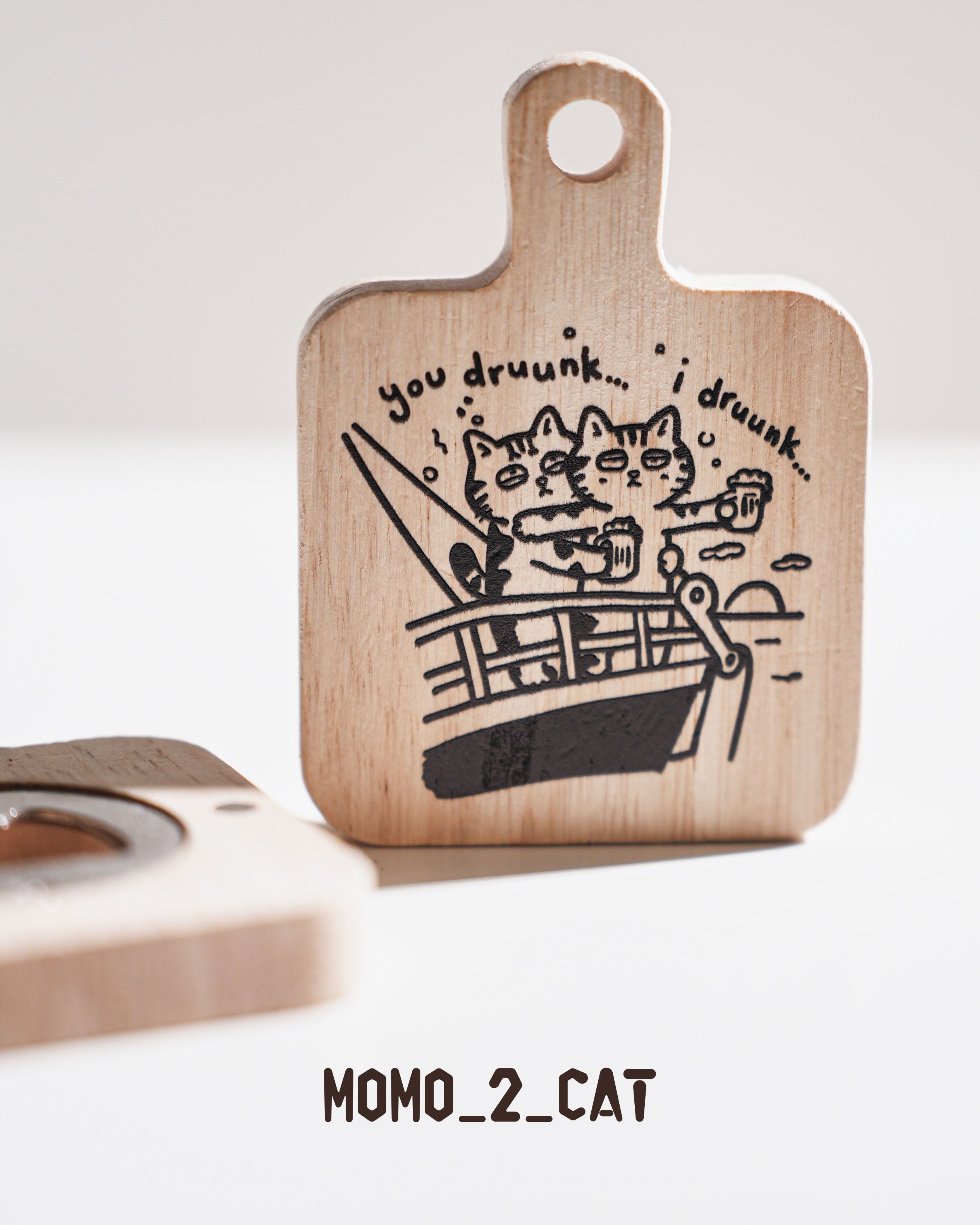 MOMO_2_CAT 木製開瓶器磁石