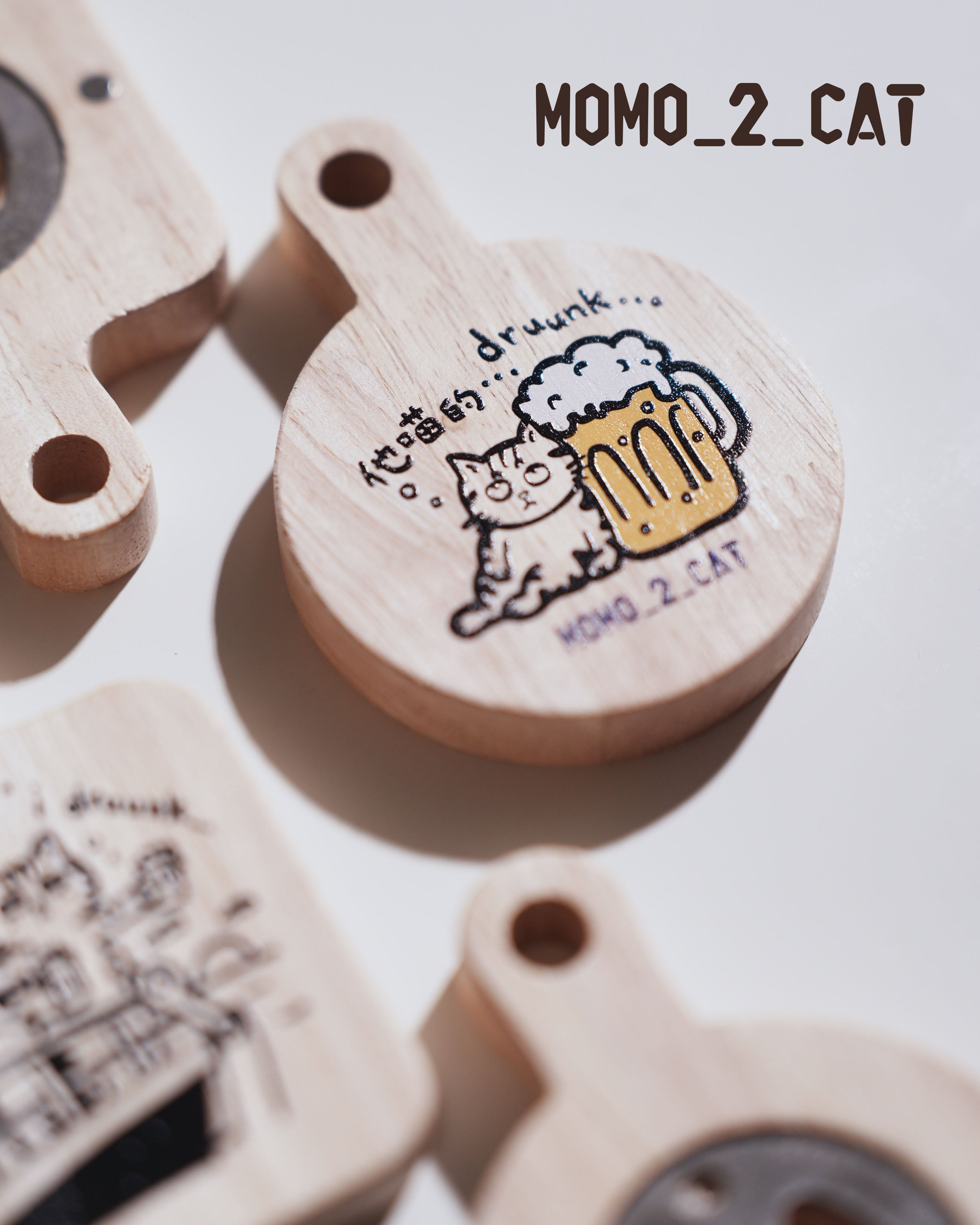 MOMO_2_CAT 木製開瓶器磁石